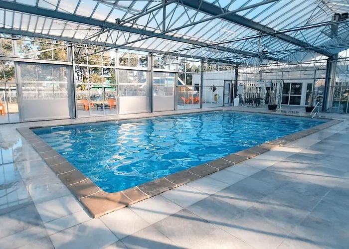 Chez Ced Et Laeti, Appartement Prive Avec Jardin Et Terrasse Dans Residence L\'Estuaire Muni D\'Une Piscine Couverte Et Aire De Jeu, Linge De Lit Et De Salle D\'Eau Ainsi Que Tele, Compris Dans Le Tarif Profitez A Fond De Notre Belle Region