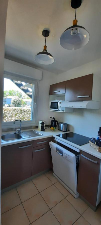 Apartment Chez Ced Et Laeti: Private With Garden, Pool, And Coastal Charm *