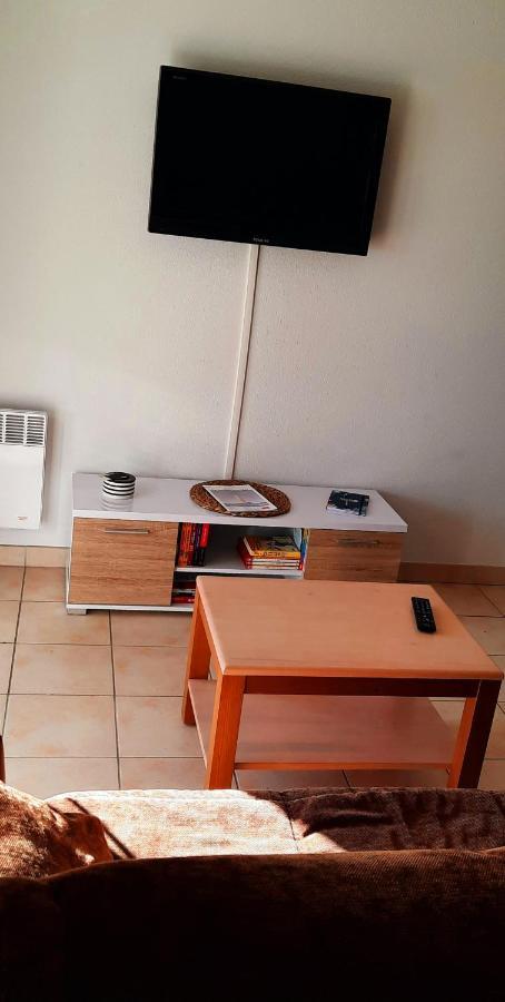 Chez Ced Et Laeti: Private With Garden, Pool, And Coastal Charm Apartment *