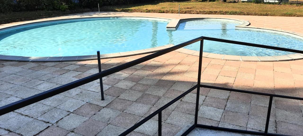 Chez Ced Et Laeti, Prive Avec Jardin Et Terrasse Dans L'estuaire Muni D'une Piscine Couverte Et Aire De Jeu, Linge De Lit Et De Salle D'eau Ainsi Que Tele, Compris Dans Le Tarif Profitez A Fond De Notre Belle Region Le Verdon-sur-Mer