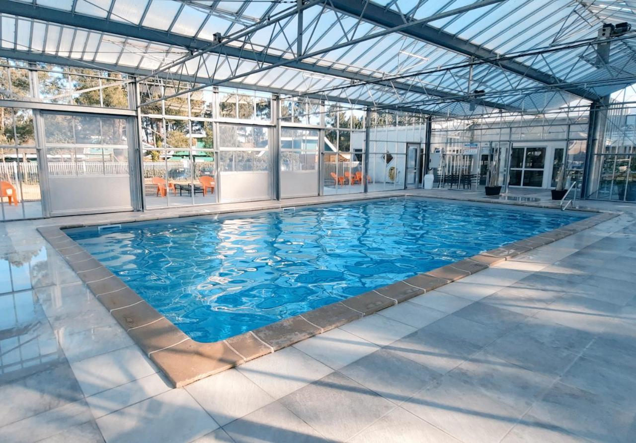 Chez Ced Et Laeti, Prive Avec Jardin Et Terrasse Dans L'estuaire Muni D'une Piscine Couverte Et Aire De Jeu, Linge De Lit Et De Salle D'eau Ainsi Que Tele, Compris Dans Le Tarif Profitez A Fond De Notre Belle Region Le Verdon-sur-Mer